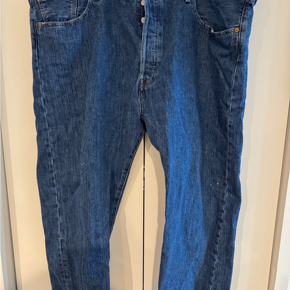 Classic Levi’s 501 Medium Wash Blue Jeans